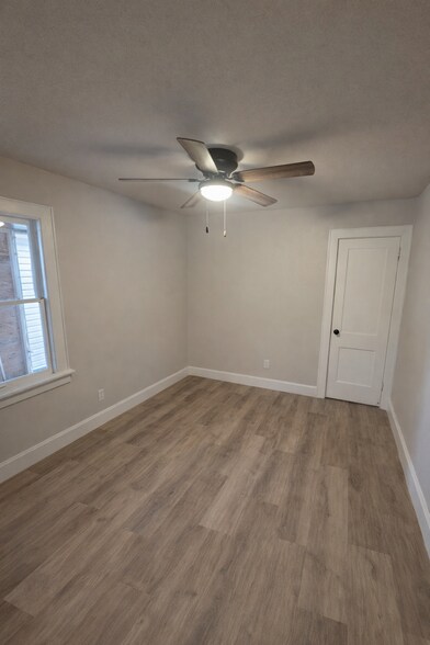 Building Photo - 940 S 5th Ave