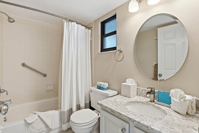 Building Photo - 600 Neapolitan Way