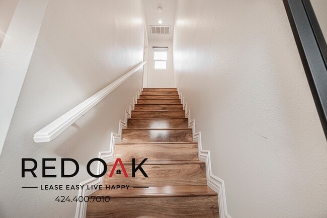 Building Photo - 11218 Oxnard St