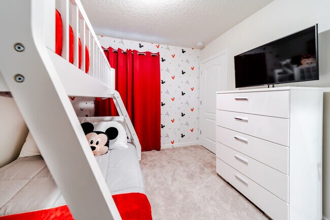 Building Photo - 2422 Dubai St