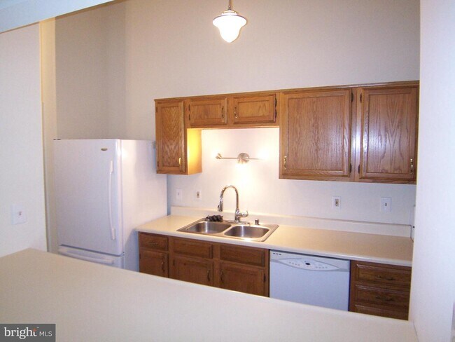 Building Photo - 905 Woodbridge Ct