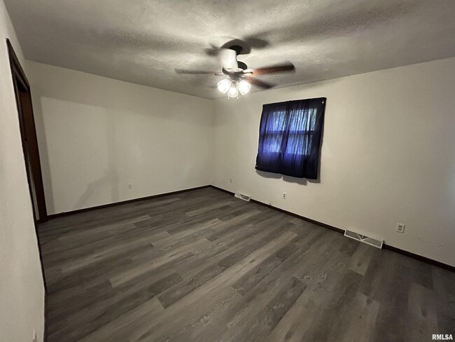 Building Photo - 3117 St Andrews Dr