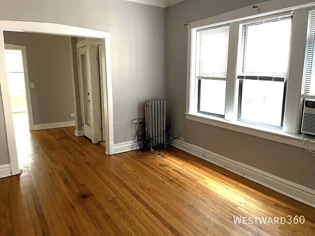 Building Photo - 2551 N Avers-2C