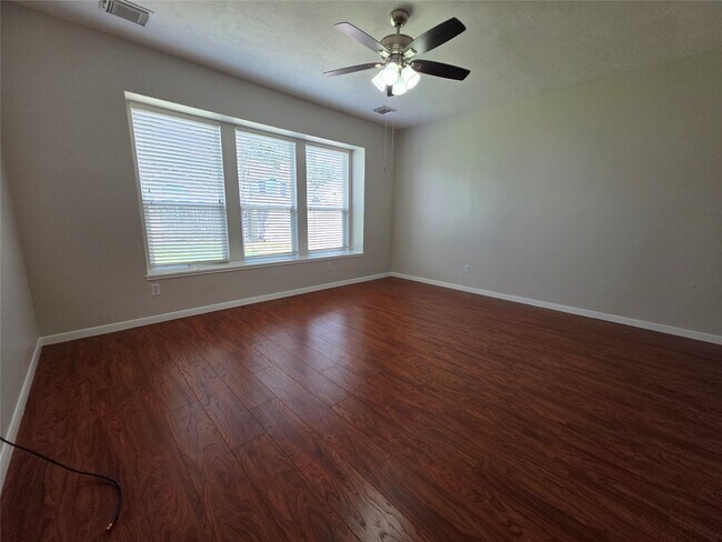 Building Photo - 2111 Emerald Cove Dr