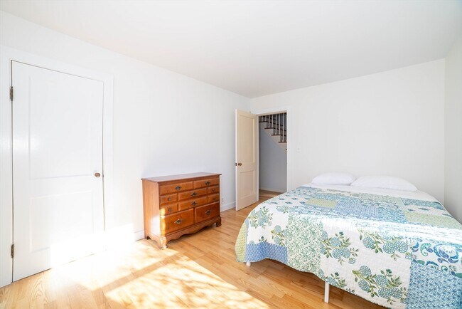 Building Photo - 47 Florence St