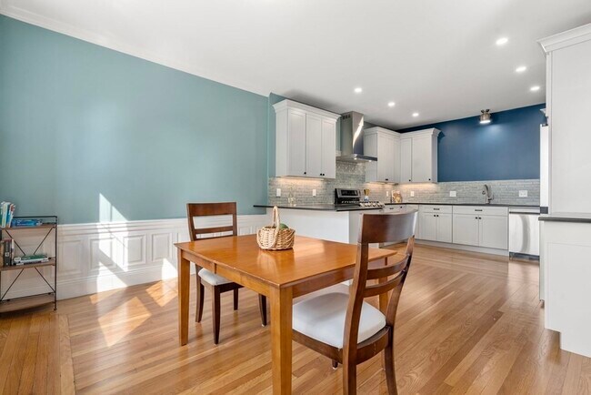 Building Photo - 132 Sewall Ave