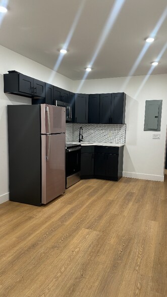 Building Photo - 5535 Bloyd St