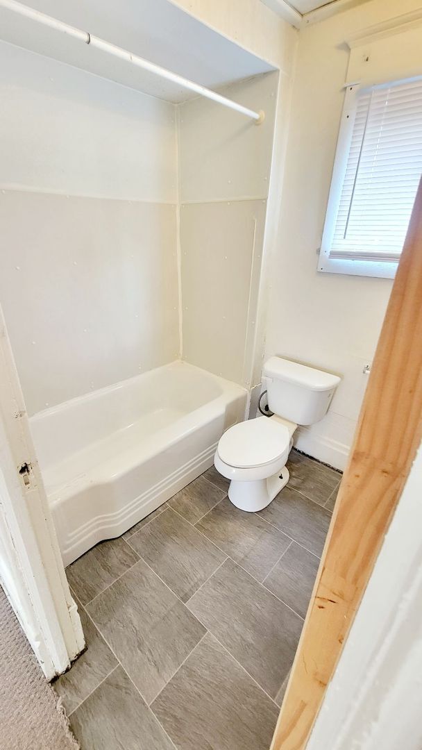 Building Photo - 3 Bedroom/ 1.5 Bathroom House -Near WVU Ma...