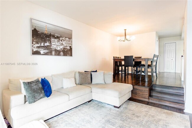 Building Photo - 8980 Palm Tree Ln