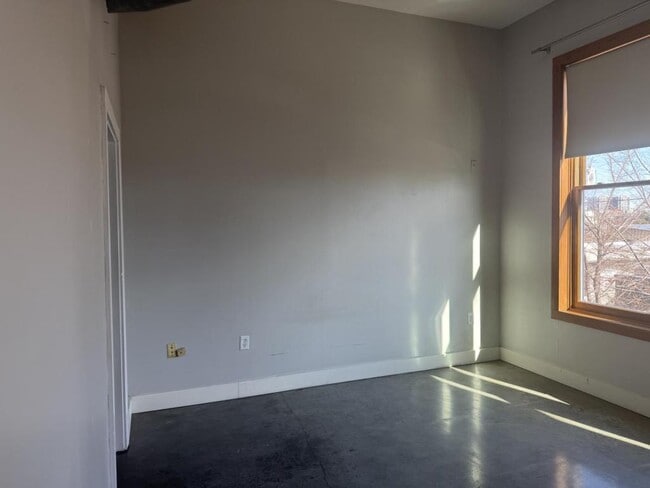 Building Photo - 2502 Live Oak St