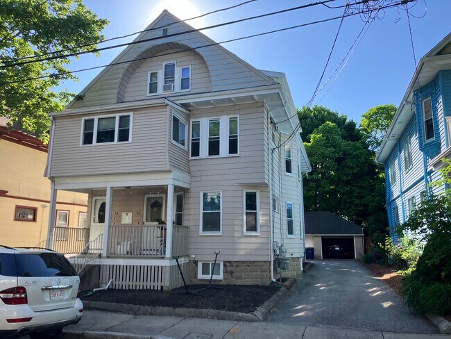 Primary Photo - 24 Burnham St