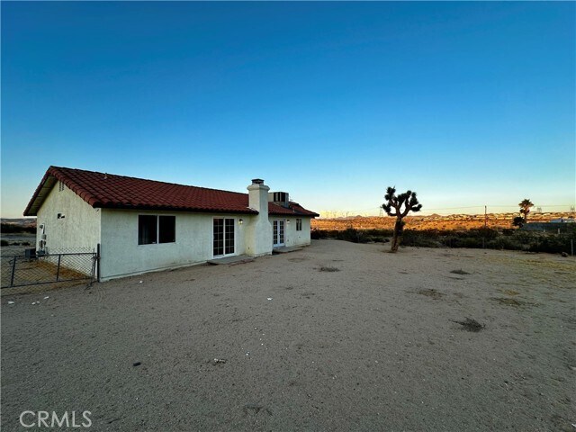 Building Photo - 15255 Rancho Rd