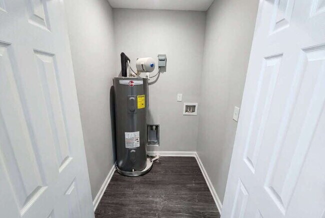 Building Photo - 226 Polar Rock Rd SW