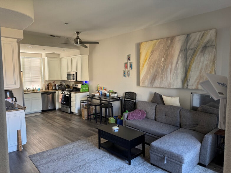 Building Photo - 604 Kellogg St