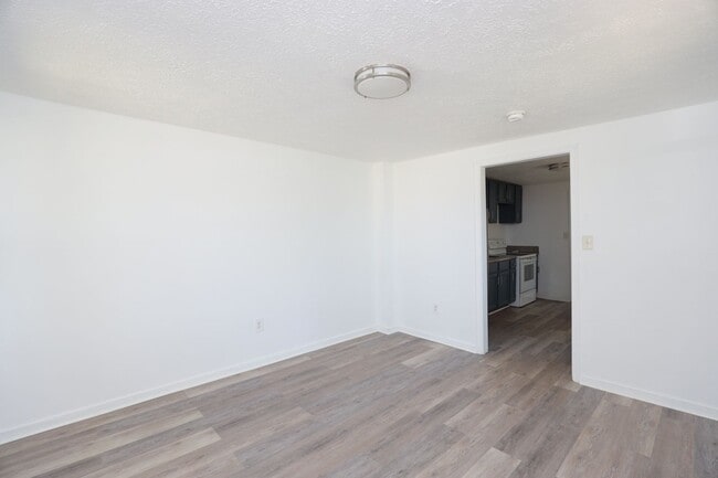 Building Photo - *MOVE IN SPECIAL*-Charming & Fully Updated...