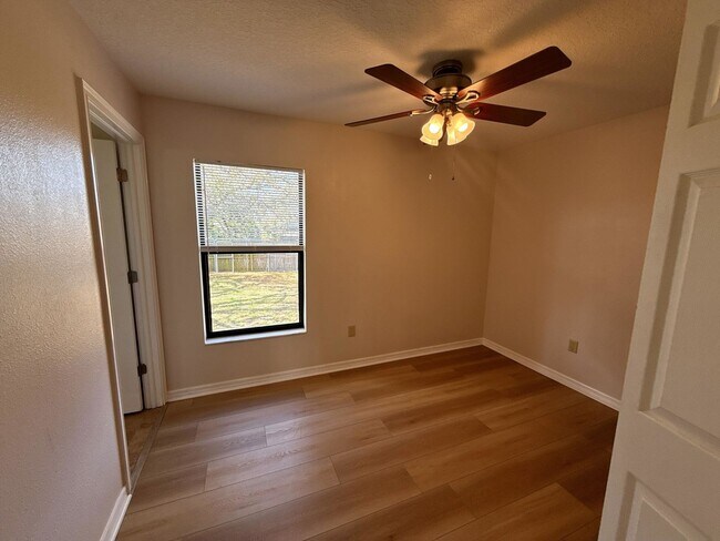 Building Photo - Stunning 2-bedroom, 2-bathroom home with large fenced in back yard.