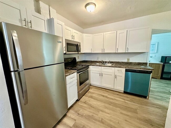 Building Photo - 643 NE Waldo Rd