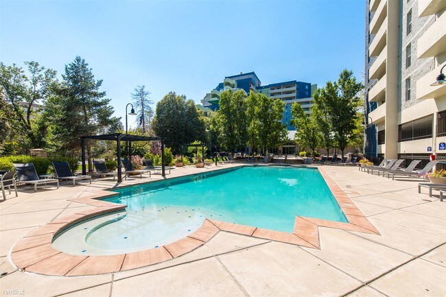 Building Photo - 1170 Galapago St