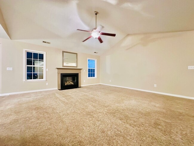 Building Photo - Spacious 3BD/2BA Home in Oak Park | Screened Porch | Large Backyard | 2-Car Garage