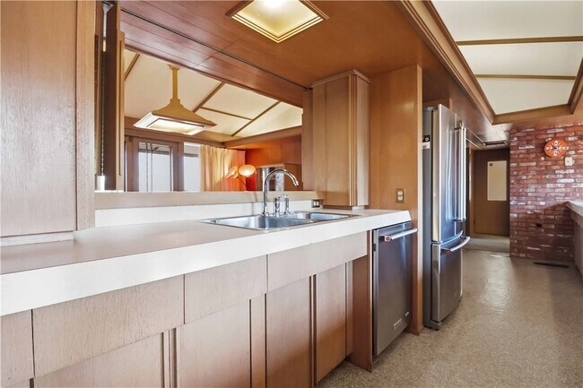 Building Photo - 951 Pembroke Rd