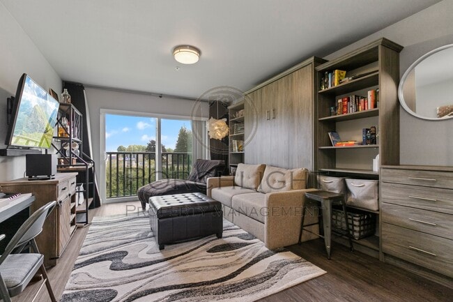 Building Photo - 1882 Front St