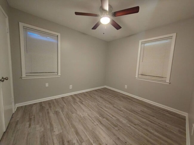 Building Photo - Very Nice Newly Renovated Home in Parkway ...