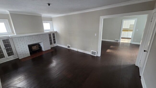 Building Photo - "Large 2 Bedroom Duplex - Down Unit Avail!"