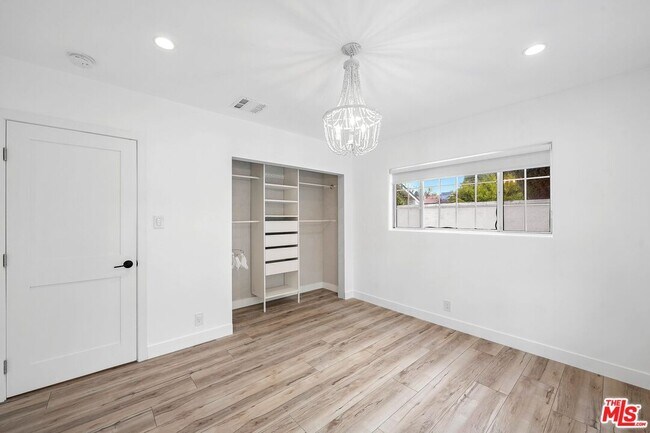 Building Photo - 5614 Ponce Ave