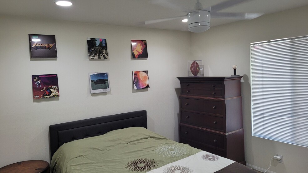 Building Photo - 198 Springview