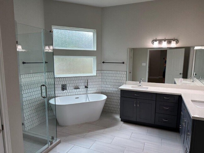 Building Photo - 16419 Lakewood Field Dr