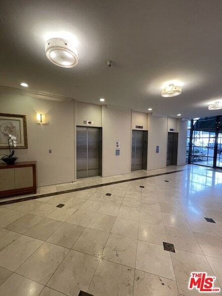 Building Photo - 600 W 9th St