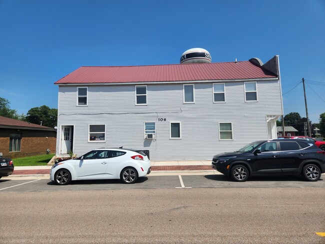 Primary Photo - 106 W Comanche Ave