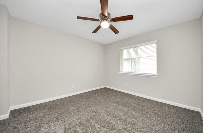Building Photo - 9638 Ravensworth Dr