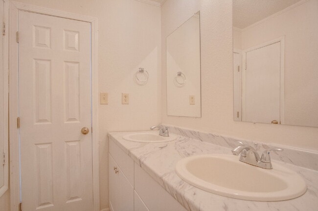 Building Photo - Stunning 4BR/2BA Pensacola Home with Private Pool, Modern Kitchen, Luxury Vinyl Flooring, Fully F...