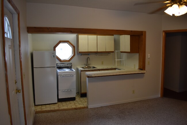 Building Photo - 502 S Pine St