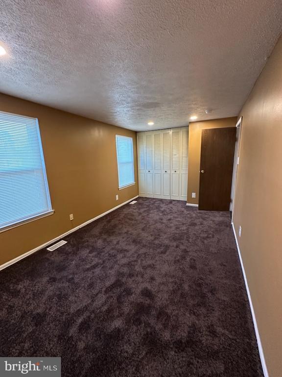 Building Photo - 70 Vanderbilt Ct