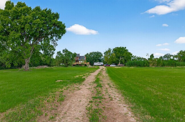 Building Photo - 6250 N Mallard Dr