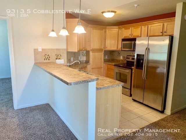 Building Photo - 3 Bedroom Condo in Franklin! Available Now!