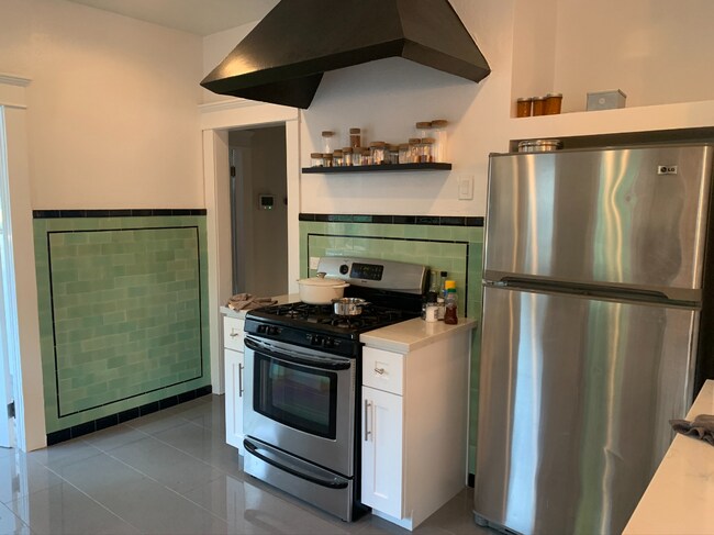 Kitchen - 2027 Cedar St