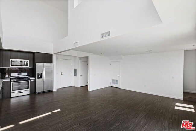 Building Photo - 5750 Hollywood Blvd