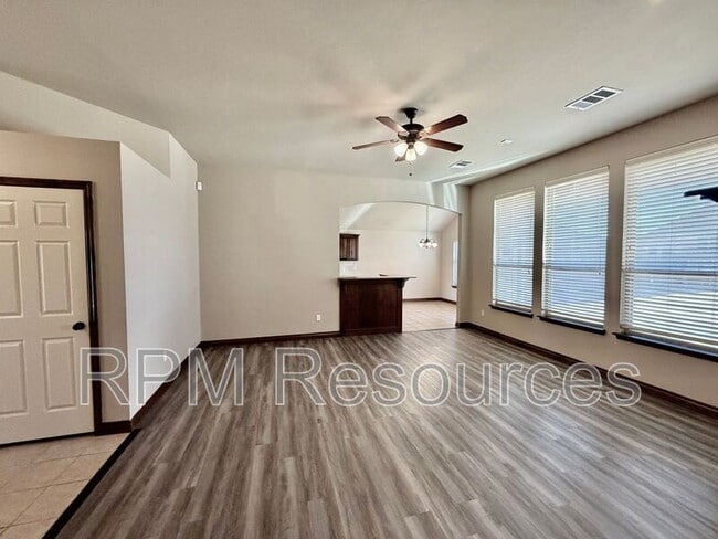 Building Photo - 5601 Sanderling Rd