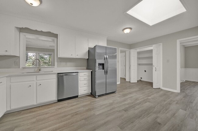 Building Photo - Wonderful Home Near Downtown Matthews!