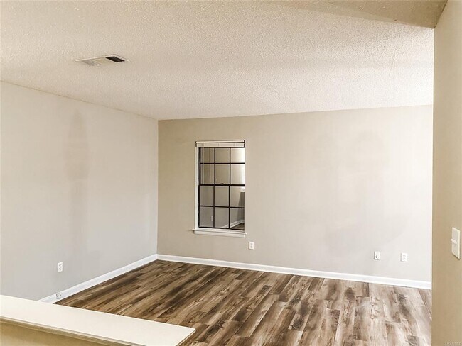 Building Photo - 1673 E Trinity Blvd