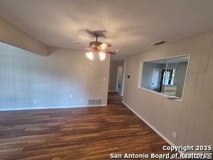 Building Photo - 205 Maple Dr