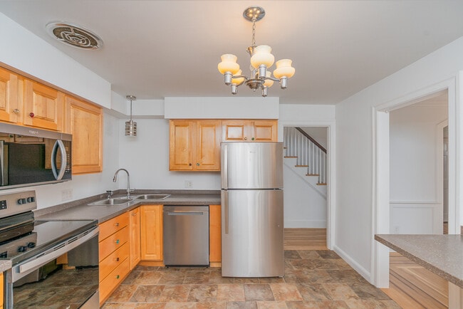 Building Photo - 83 Betsey Williams Dr