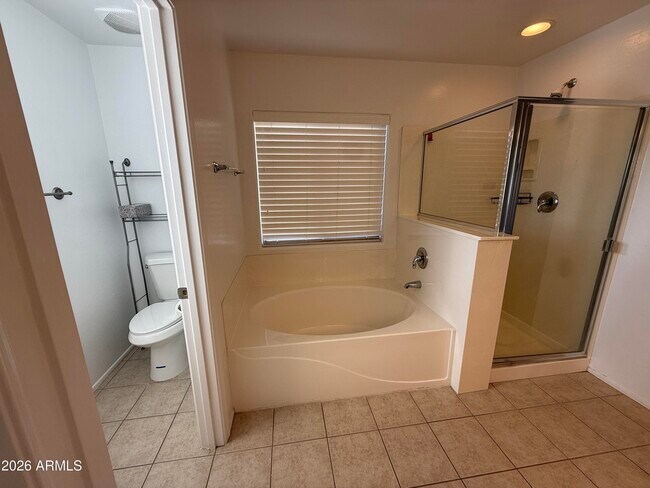 Building Photo - 2408 W Skinner Dr