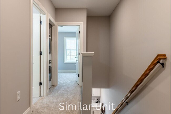 Building Photo - 153 Alexandra Dr
