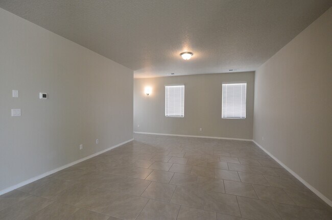 Building Photo - 1426 Valle Vista Rd NW