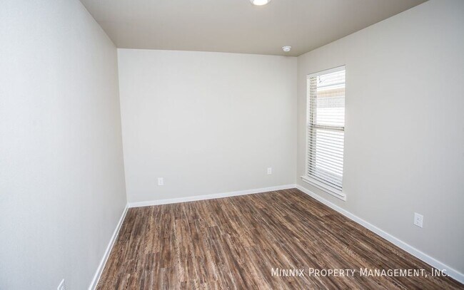 Building Photo - 1916 Langford Ave