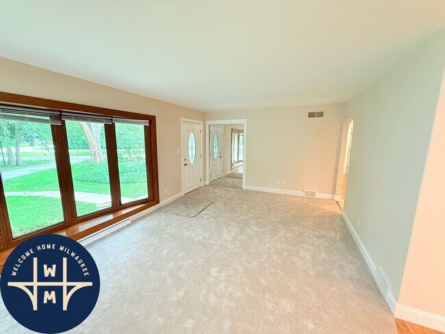 Building Photo - 12400 Elmhurst Pkwy